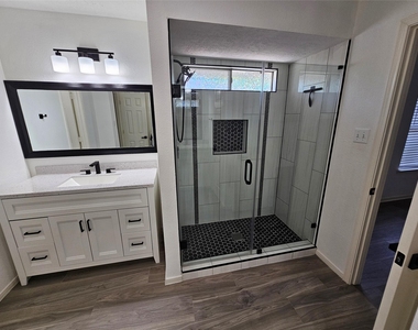 3709 Pinehurst Drive - Photo Thumbnail 33