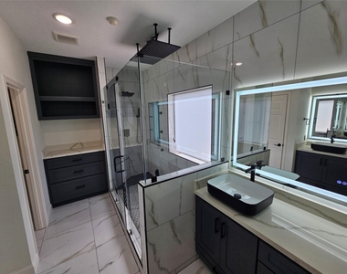 3709 Pinehurst Drive - Photo Thumbnail 23