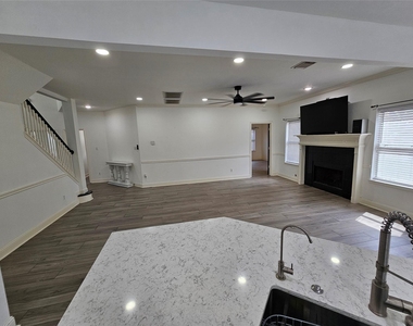 3709 Pinehurst Drive - Photo Thumbnail 10