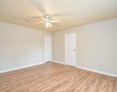 7623 Kite Hill Drive - Photo Thumbnail 15