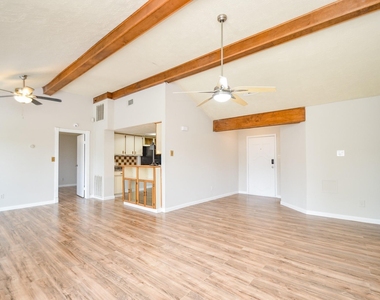 7623 Kite Hill Drive - Photo Thumbnail 5