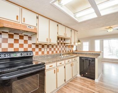 7623 Kite Hill Drive - Photo Thumbnail 11