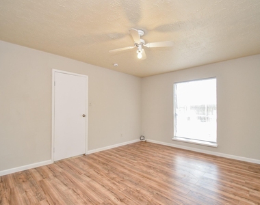 7623 Kite Hill Drive - Photo Thumbnail 14