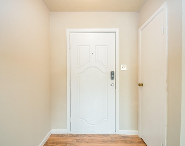 7623 Kite Hill Drive - Photo Thumbnail 2