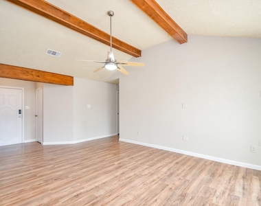 7623 Kite Hill Drive - Photo Thumbnail 6