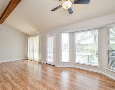 7623 Kite Hill Drive - Photo Thumbnail 8
