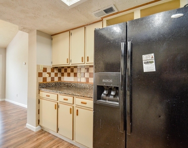 7623 Kite Hill Drive - Photo Thumbnail 13