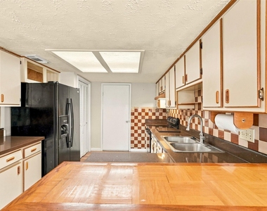 7623 Kite Hill Drive - Photo Thumbnail 11
