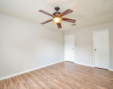 7623 Kite Hill Drive - Photo Thumbnail 20