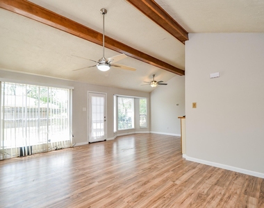 7623 Kite Hill Drive - Photo Thumbnail 4
