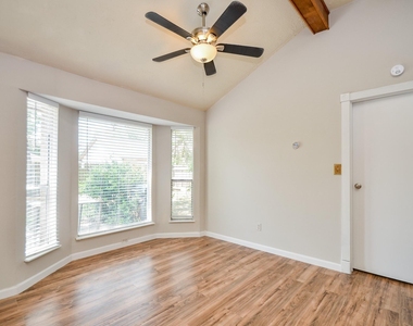 7623 Kite Hill Drive - Photo Thumbnail 7