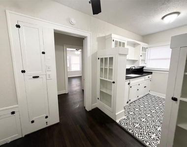 1136 Berthea Street - Photo Thumbnail 8