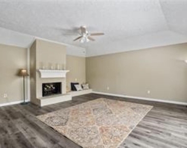 13330 Cologne Drive - Photo Thumbnail 6