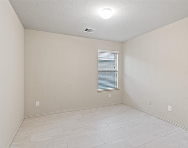 2414 Fall Aster Drive - Photo Thumbnail 11