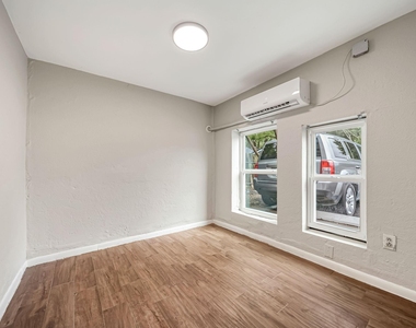 217 Johnson Street - Photo Thumbnail 5