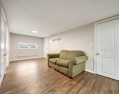 217 Johnson Street - Photo Thumbnail 11