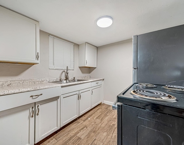 217 Johnson Street - Photo Thumbnail 14
