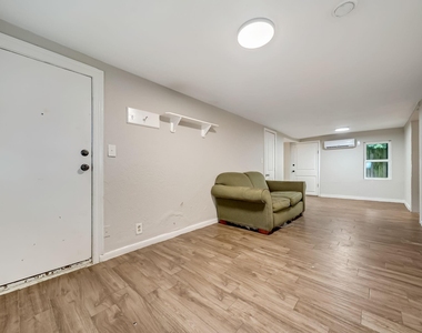 217 Johnson Street - Photo Thumbnail 8