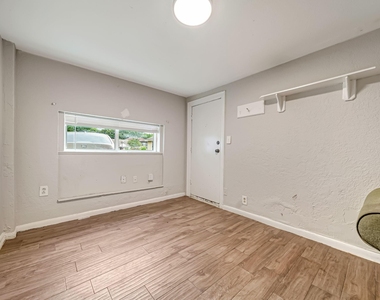 217 Johnson Street - Photo Thumbnail 7