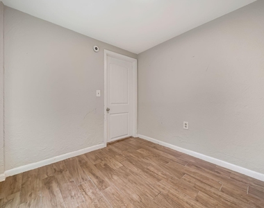 217 Johnson Street - Photo Thumbnail 4