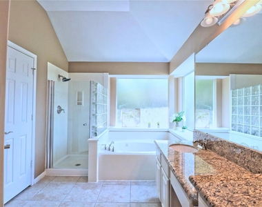 4530 Springfield Lakes Street - Photo Thumbnail 14
