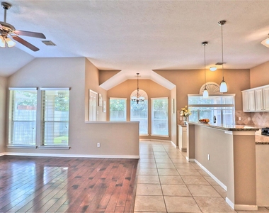 4530 Springfield Lakes Street - Photo Thumbnail 6