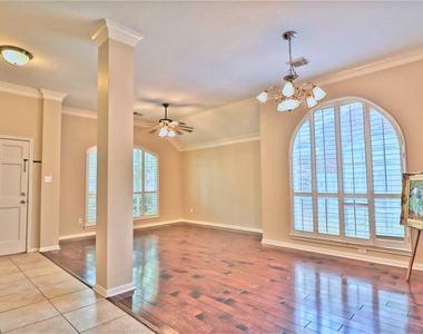 4530 Springfield Lakes Street - Photo Thumbnail 4