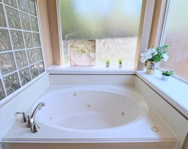 4530 Springfield Lakes Street - Photo Thumbnail 15