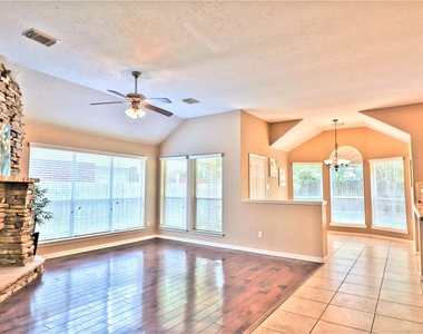 4530 Springfield Lakes Street - Photo Thumbnail 5
