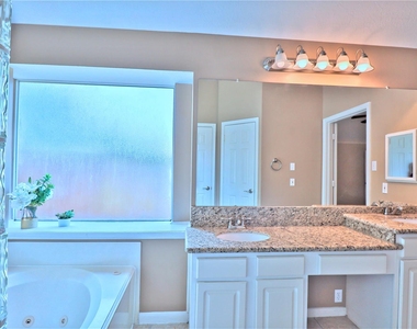 4530 Springfield Lakes Street - Photo Thumbnail 17