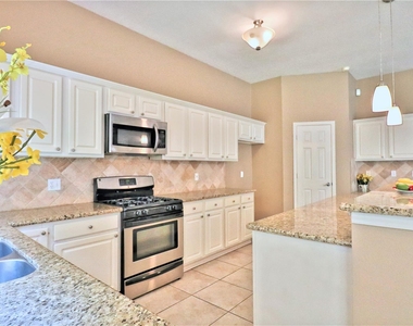 4530 Springfield Lakes Street - Photo Thumbnail 9