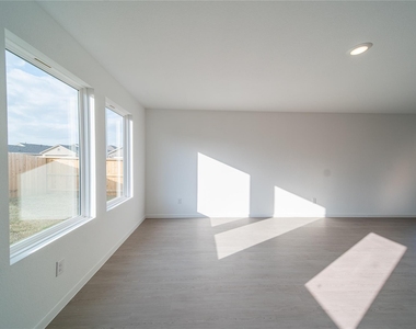 6851 Eastern Cottonwood Lane - Photo Thumbnail 10