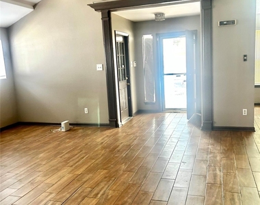 11718 Zarroll Drive - Photo Thumbnail 3