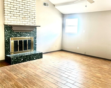 11718 Zarroll Drive - Photo Thumbnail 5