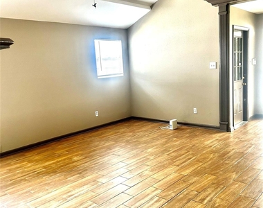 11718 Zarroll Drive - Photo Thumbnail 2