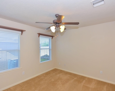 13607 Manor Crest Lane - Photo Thumbnail 16