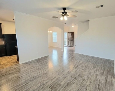 11528 Champions Green Drive - Photo Thumbnail 5