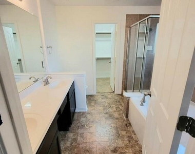 11528 Champions Green Drive - Photo Thumbnail 6