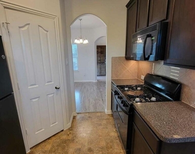 11528 Champions Green Drive - Photo Thumbnail 4