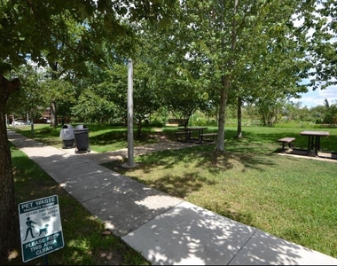 1517 Bonnie Brae Street - Photo Thumbnail 4