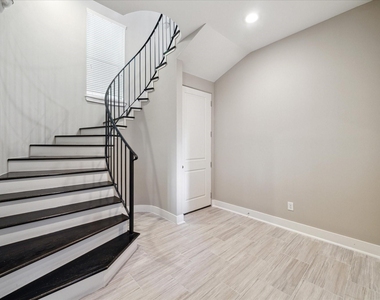 1218 W 23rd Street - Photo Thumbnail 2