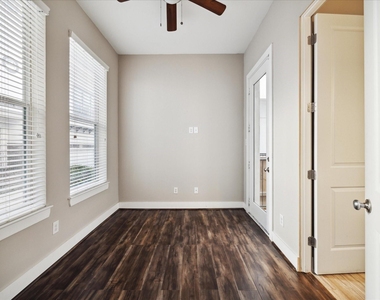 1218 W 23rd Street - Photo Thumbnail 3