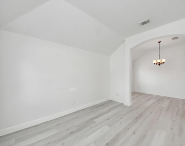 10850 White Oak Point Court - Photo Thumbnail 10