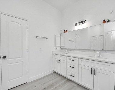 10850 White Oak Point Court - Photo Thumbnail 44