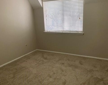 15510 Blake Way Street - Photo Thumbnail 11