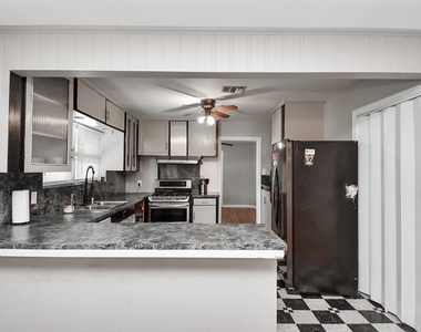 2601 Holly Street - Photo Thumbnail 2