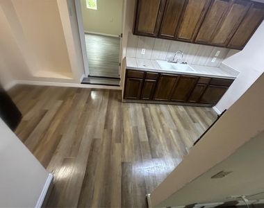 5211 Northridge Drive - Photo Thumbnail 14