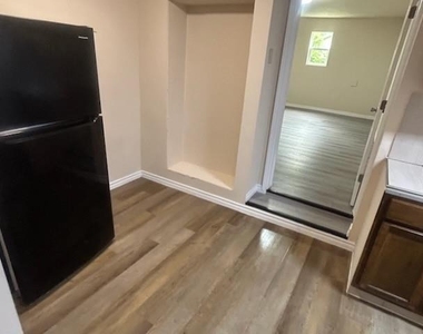 5211 Northridge Drive - Photo Thumbnail 6