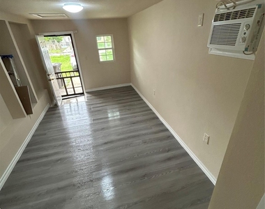 5211 Northridge Drive - Photo Thumbnail 11