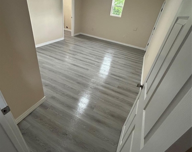 5211 Northridge Drive - Photo Thumbnail 13